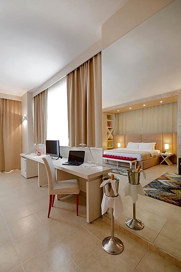 Zdjęcie 1 z 11 — Suite