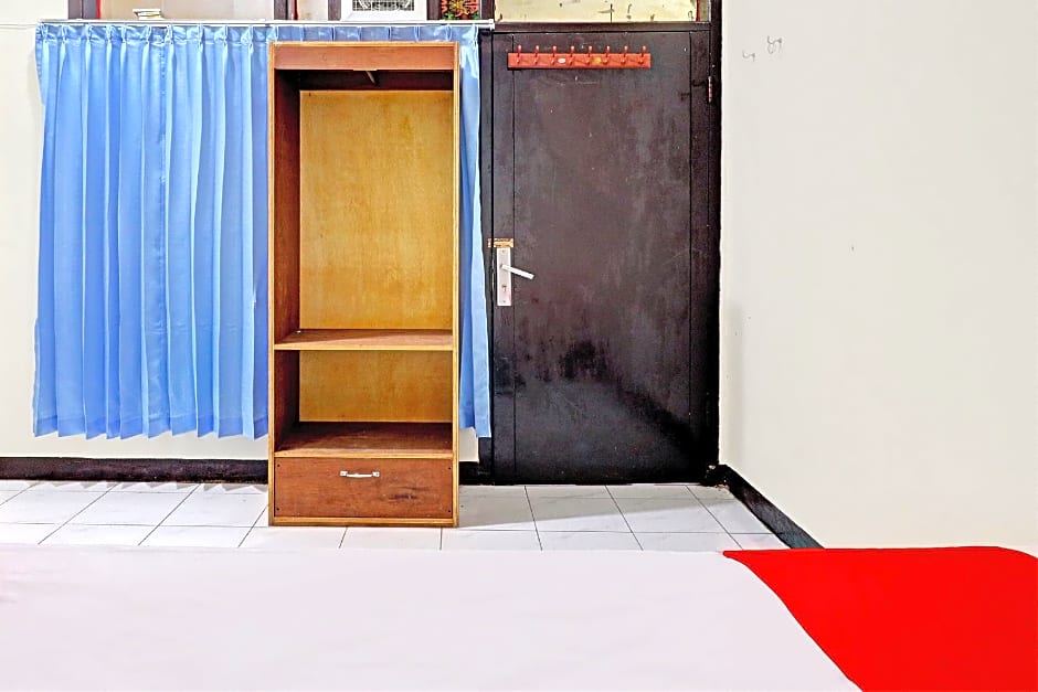 OYO Life 92685 Kost Arimbi