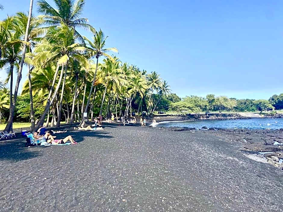 Beachfront 1 Bedroom Condo with Private Beach, Pool, Hot Tub