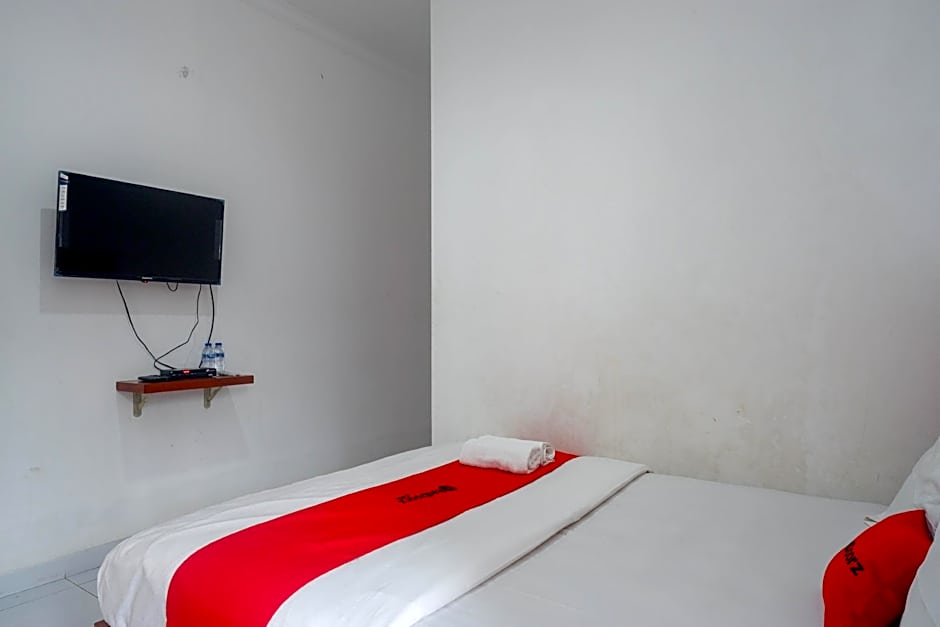 RedDoorz near Alun Alun Wonosobo 2