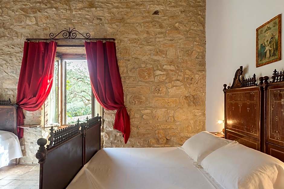 Masseria Fortificata Lo Zafferaneto