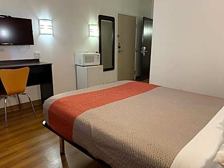 Queen Room - Disability Access - Roll in Shower