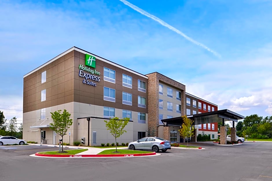 Holiday Inn Express & Suites - Siloam Springs