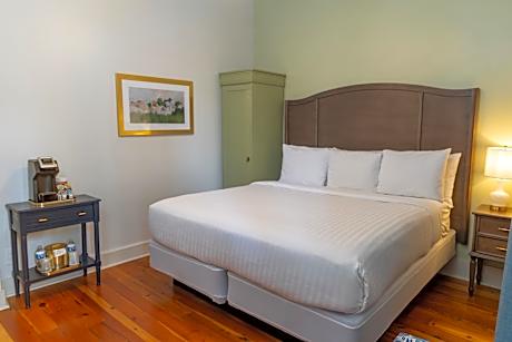 Interior Deluxe King Room
