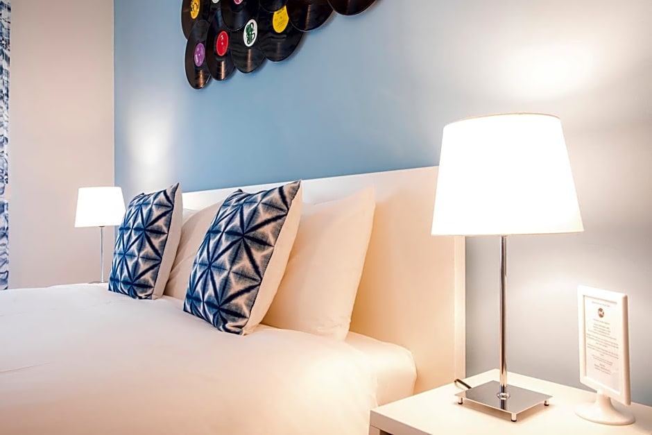Vinyl Flat Bed & Breakfast - Rooms