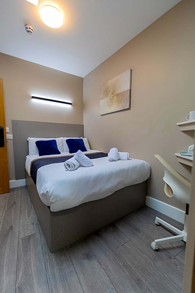 OYO Paragraph Palmers Green - Tottenham Stadium