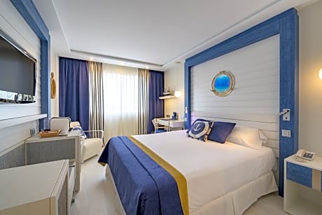 Quadruple deluxe room
