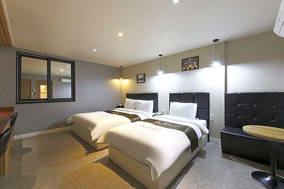 Two Heart Hotel