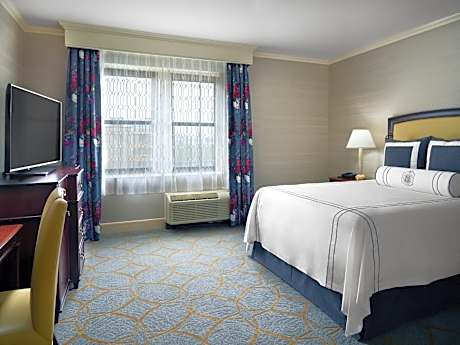 Deluxe Room - 1 Queen Bed