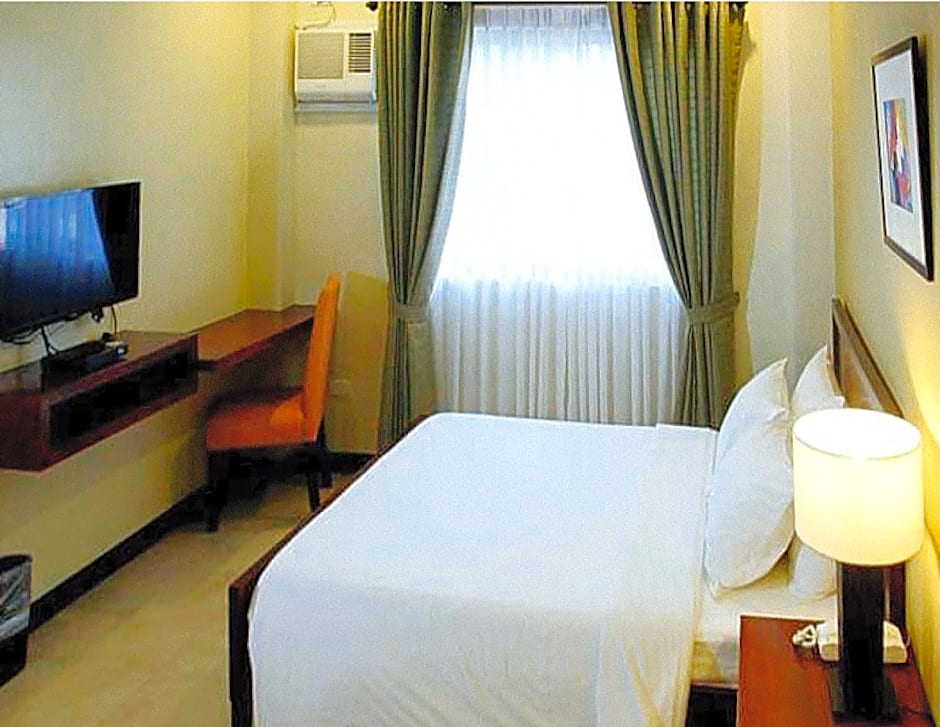 RedDoorz Plus @ Conclave Hotel Davao City