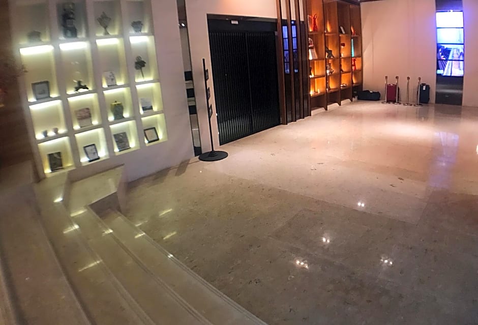 Amici Hotel Six Star Hostel