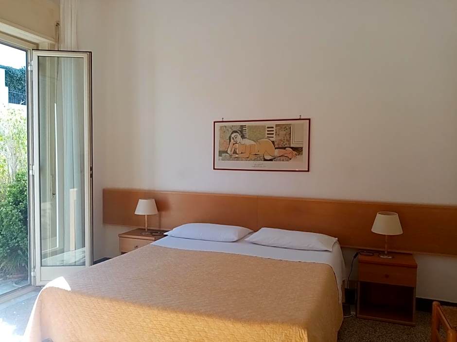 Ariston Petit Hotel