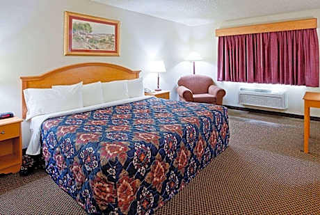King Studio Suite with Lake View - Non-Smoking