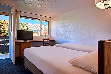 2 Single Beds