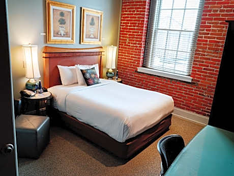 Studio Queen Size Bed