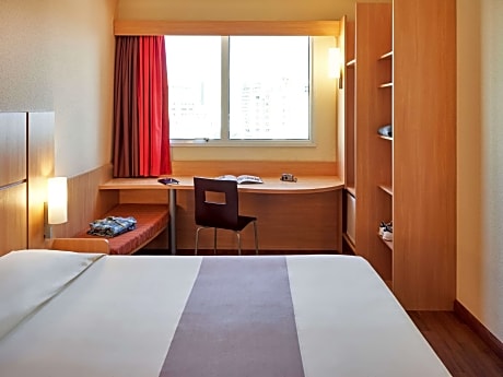 Standard Room with 1 double bed