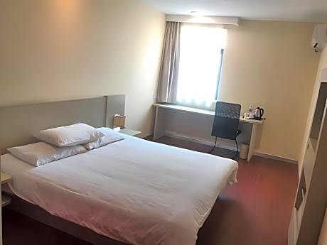 Hanting Hotel Zhangjiagang Golden Port