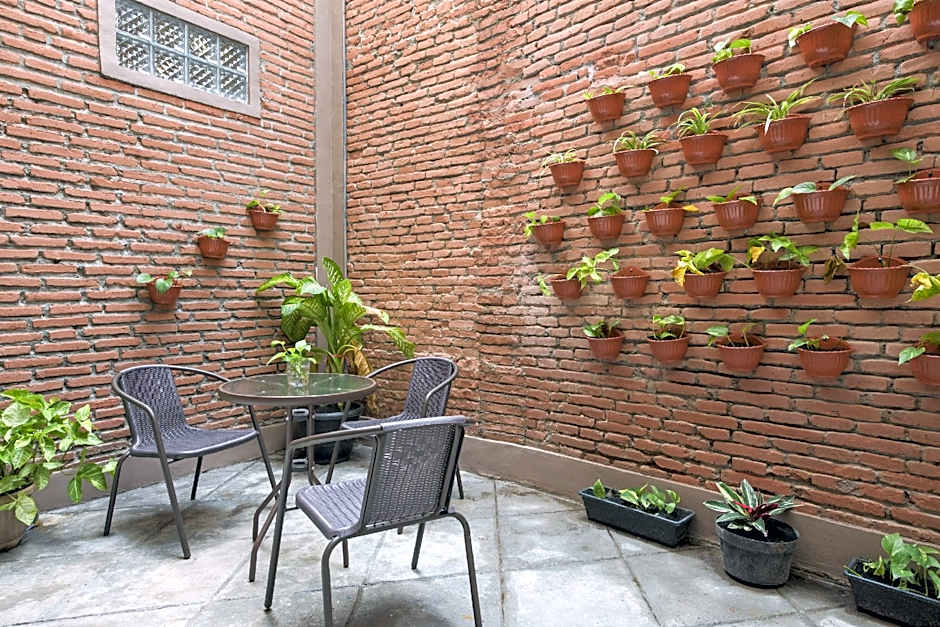 RedDoorz Hostel near Malang Train Station 3