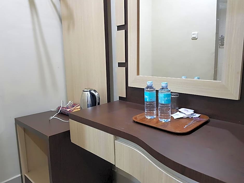 Capital O 93263 Linge Land Hotel