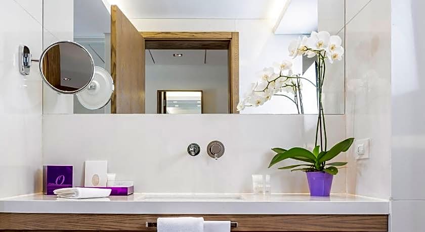 O Monot Luxury Boutique Hotel