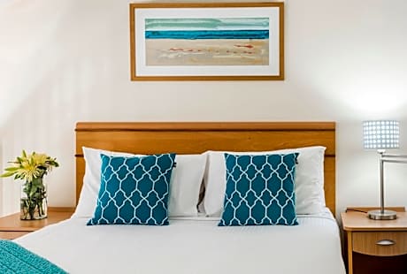 One-Bedroom Apartment with Ocean View