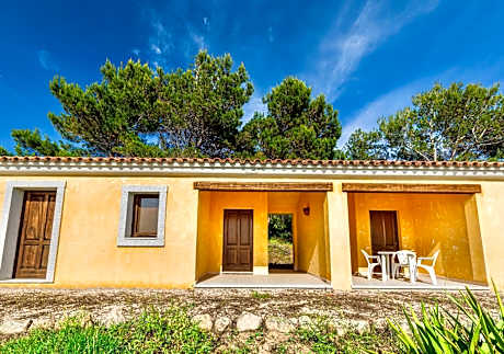 Apartments with common swimming-pool and outdoor private area in Badesi