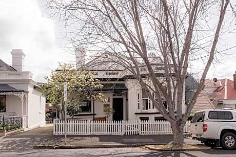 Connage - Historic Battery Point Police Station