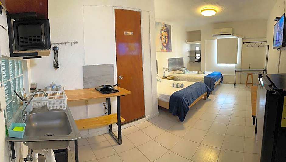 Suites Brisa Marina - atrás de Playa Regatas y el Malecón, 6 calles del Acuario