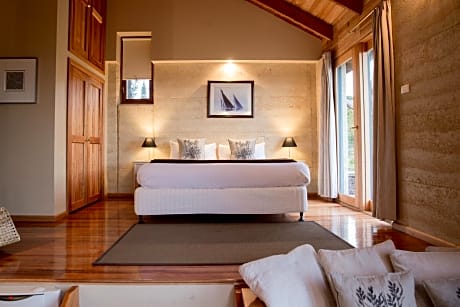 Honeymoon Studio with Spa Bath 