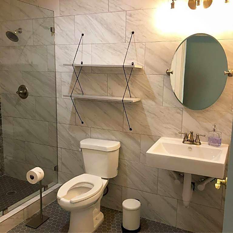 Deep Ellum Hostel - Adults Only