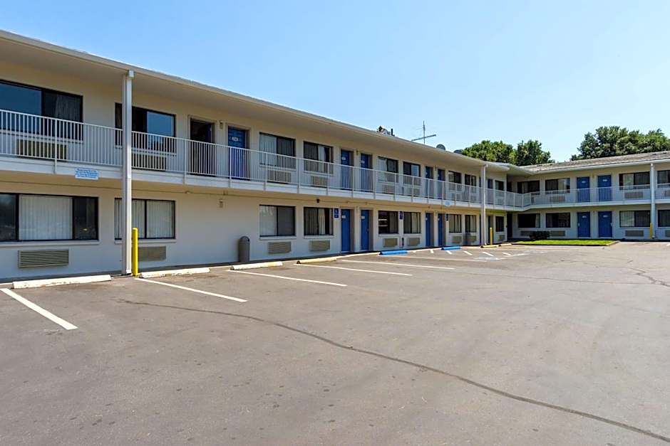 Motel 6-Redding, CA - Central