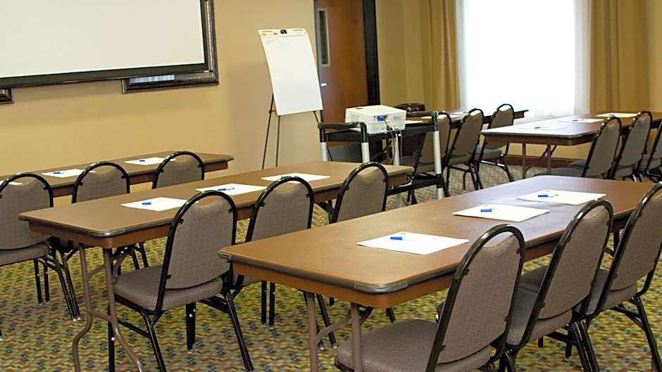 Holiday Inn Express & Suites Pittsburg By IHG