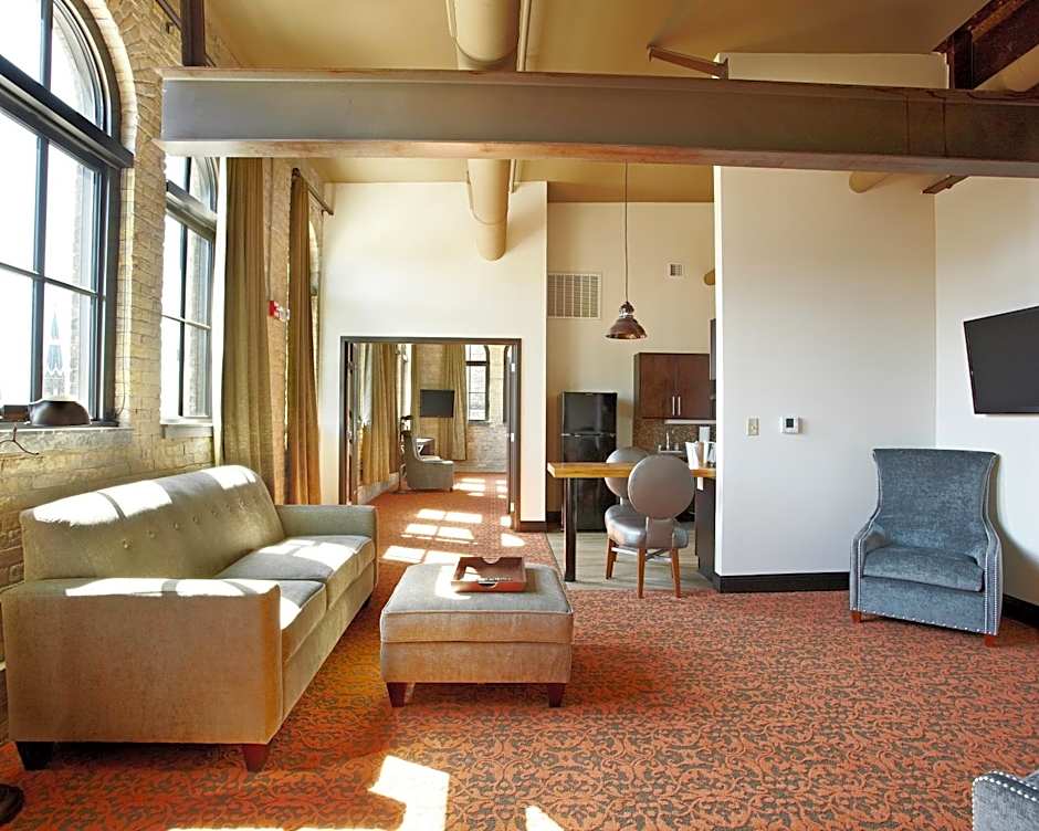 Brewhouse Inn And Suites