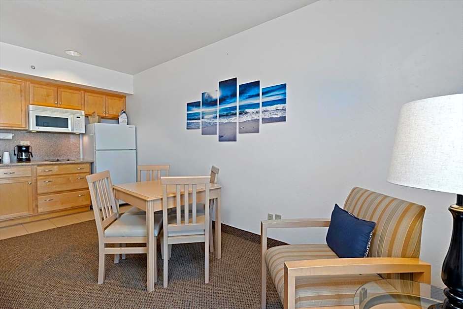 Beach House Inn & Suites