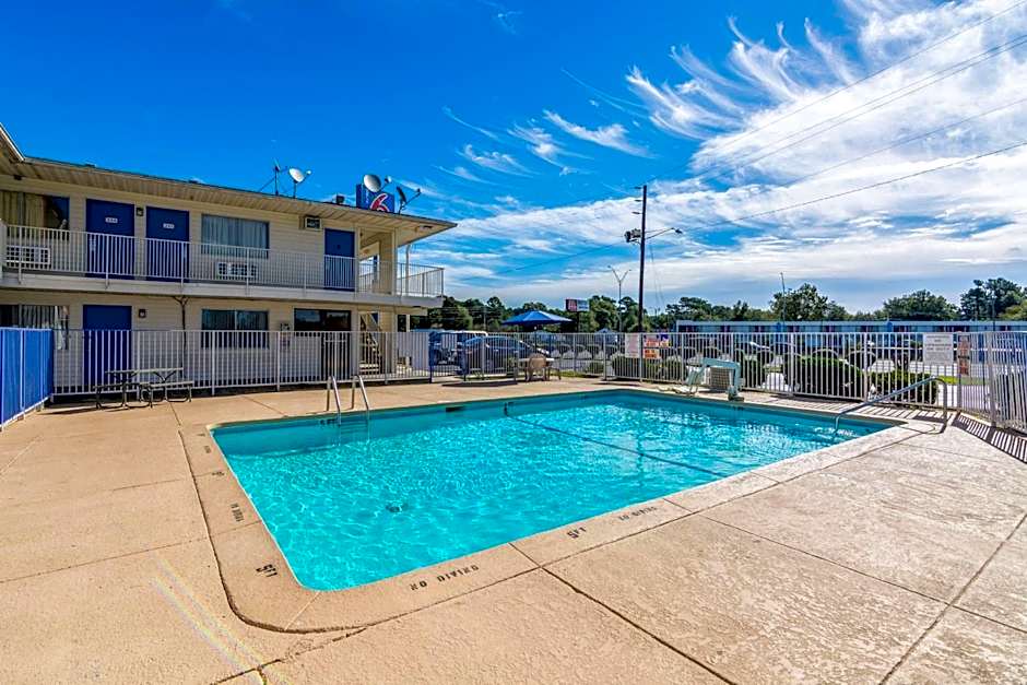 Motel 6-Lumberton, NC