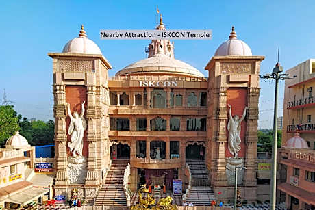 OYO The Signature Hotel Near Iskcon Temple Noida