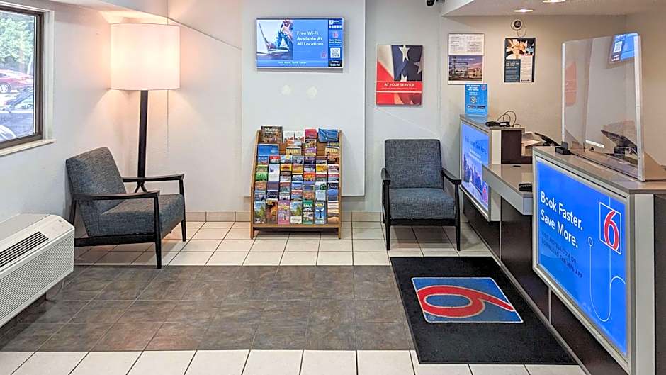 Motel 6-Nashua, NH - South