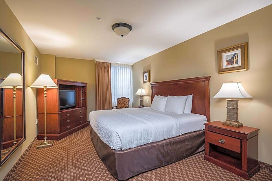 Clarion Collection Arlington Court Suites Hotel