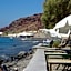 Akrotiri Hotel