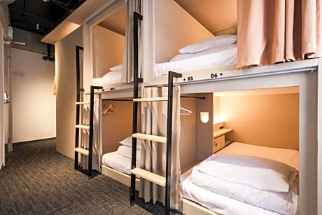 Private Bunk Bed Room (6 Beds)