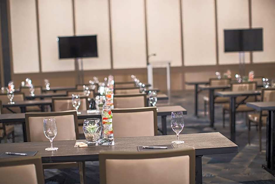 Renaissance by Marriott Toledo Downtown Hotel