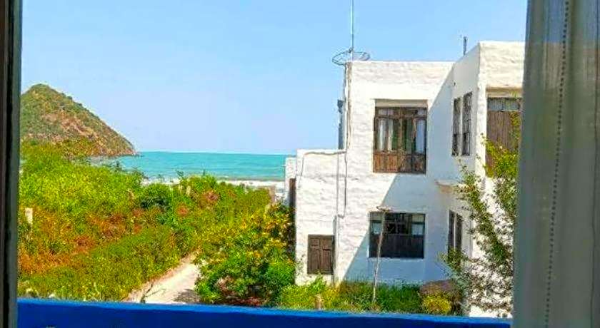 Brassiere Beach Hotel
