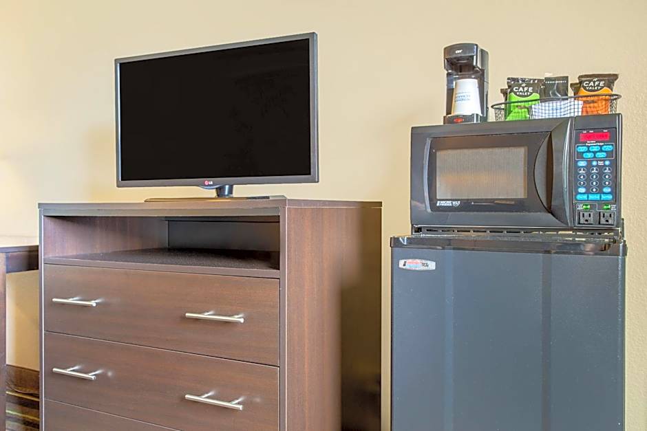 Super 8 by Wyndham Weston WV