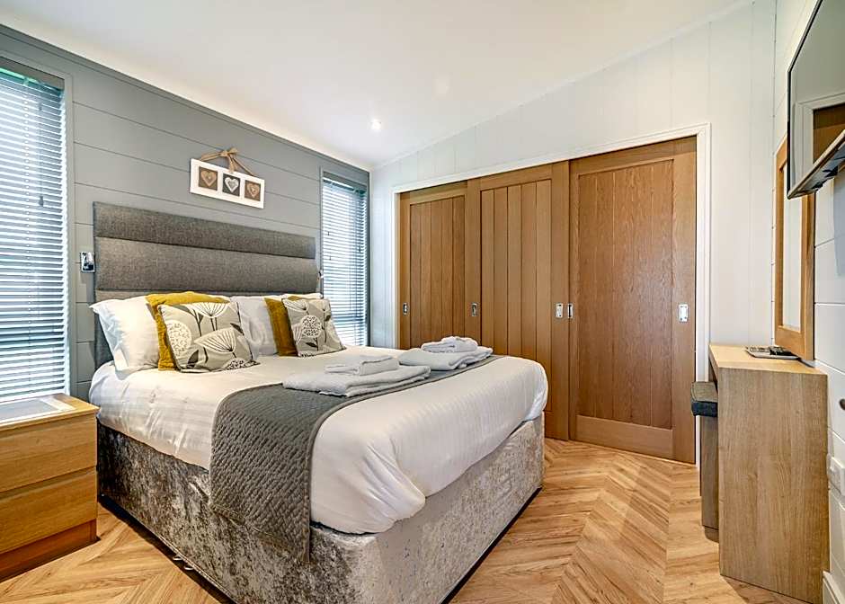 Midsomer Lodges