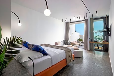 Deluxe Suite with Indoor Jacuzzi -Sea View