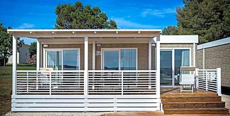 Deluxe Two Bedroom Mobilhome with Seaview
