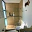 Escape to Paradise, Minimalist 4-BR Beachfront, 300 Mbps with amazing views