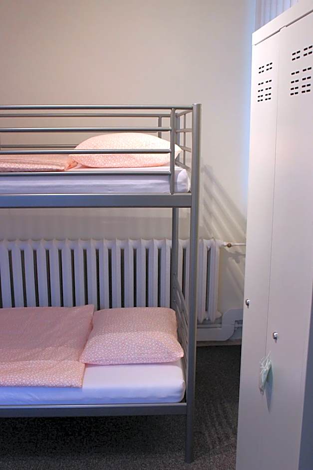 Hotelik Okęcie 39 - Nocleg i Parking Blisko Lotnisko Okęcie
