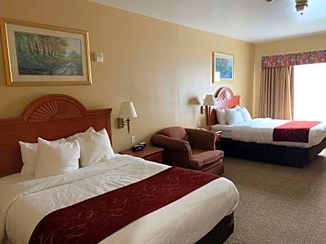 Queen Room with Two Queen Beds and Roll-In Shower - Mobility Access/Non-Smoking