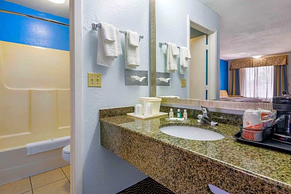 Quality Inn Sarasota North Near Lido Key Beach